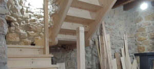 Detalle de una escalera de Lodisma en construcción