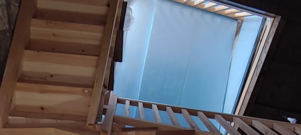 vista de una escalera de Lodisma en construcción